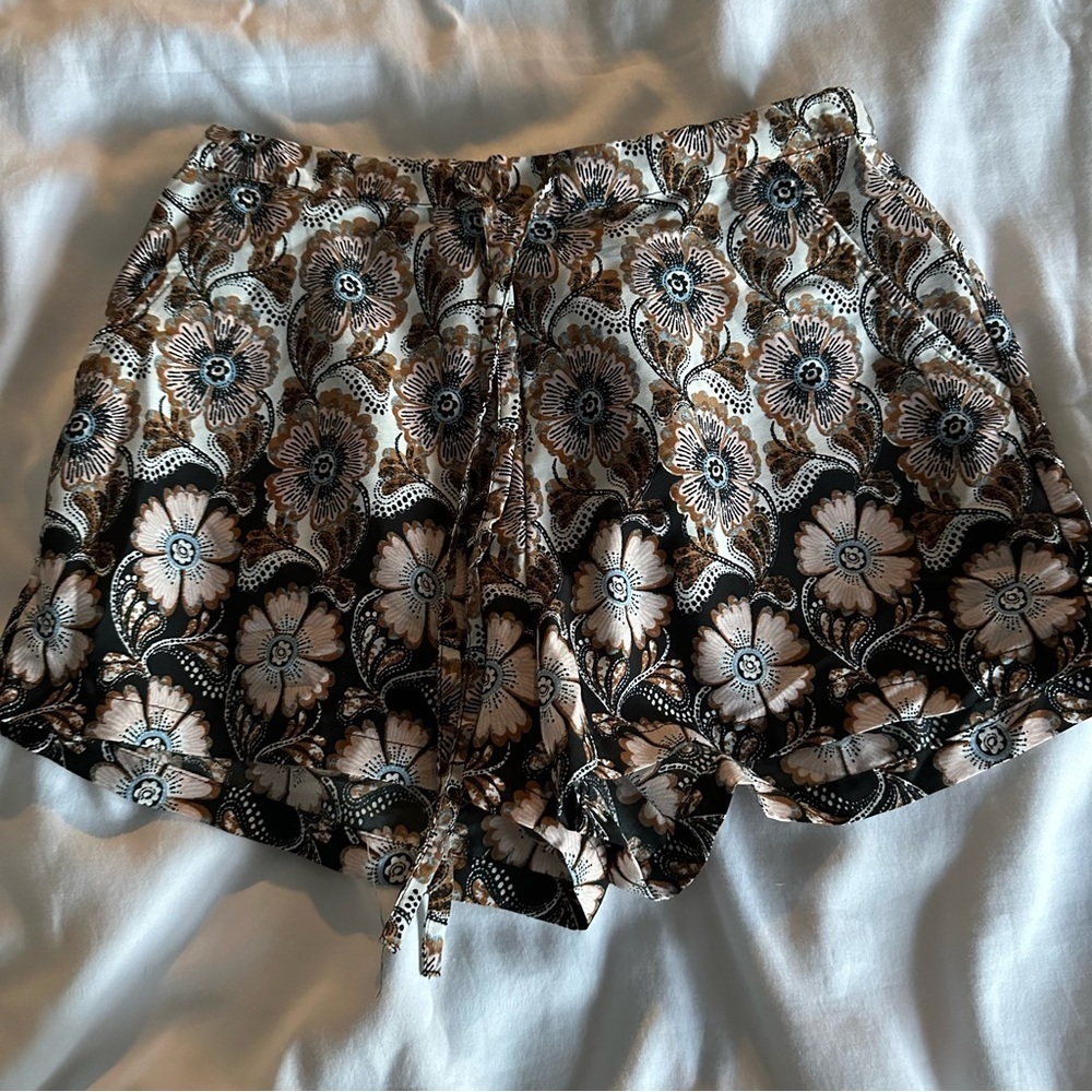 Floral Patterned Lightweight Shorts